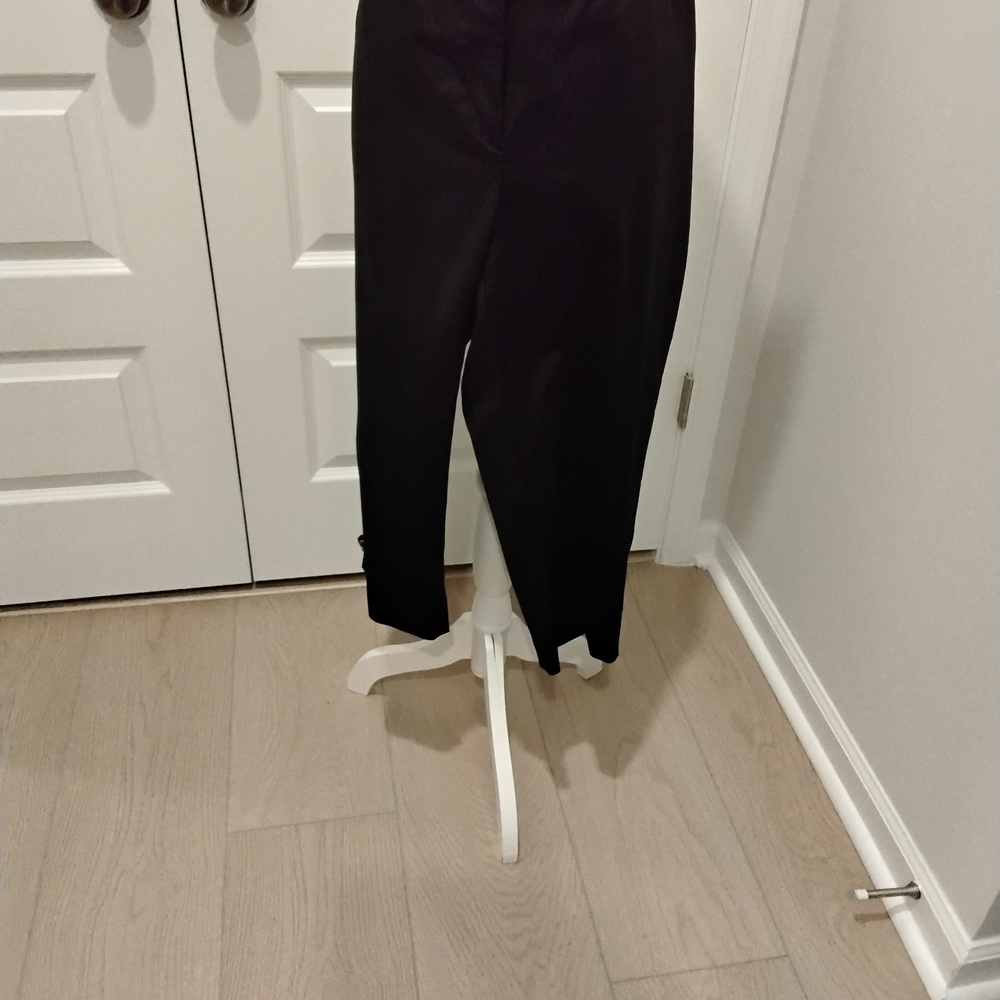 BUNDLE 3 for $10 Rafaella Curvy Black Capris - Picture 2 of 7
